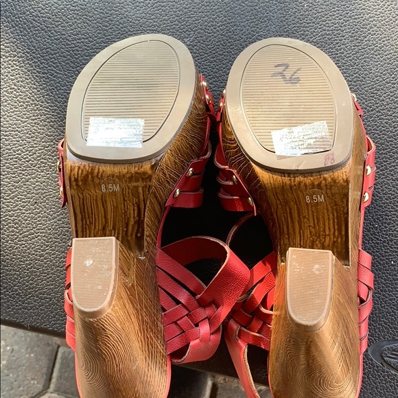 G by Guess red platform sandals - Picture 4 of 5